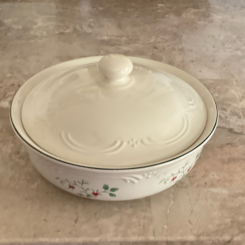 PFALTZGRAFF  Winterberry Lidded Bowl